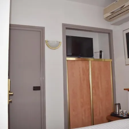 فندق Colbert سان جان دو لوز