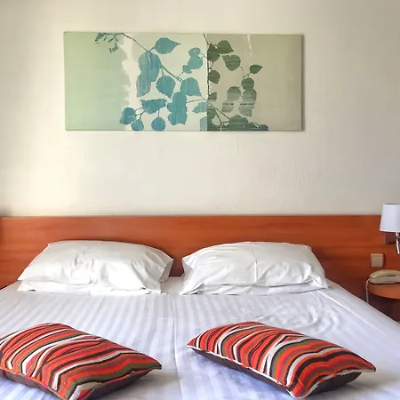 فندق Colbert سان جان دو لوز